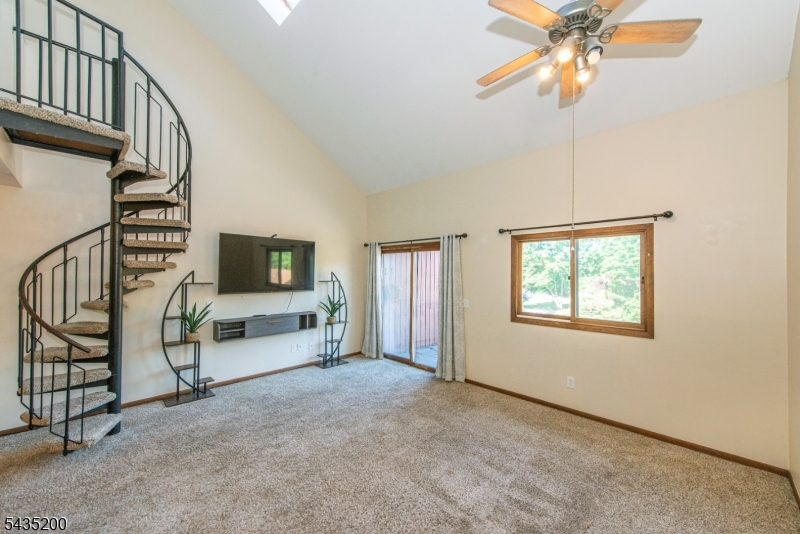 14 Stonehill Dr 6 Property Photo 10