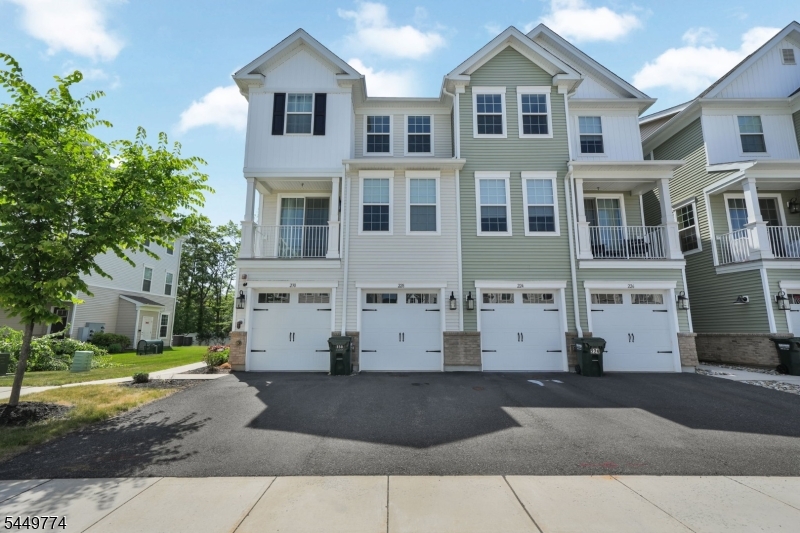 228 Park Ln Property Photo 1