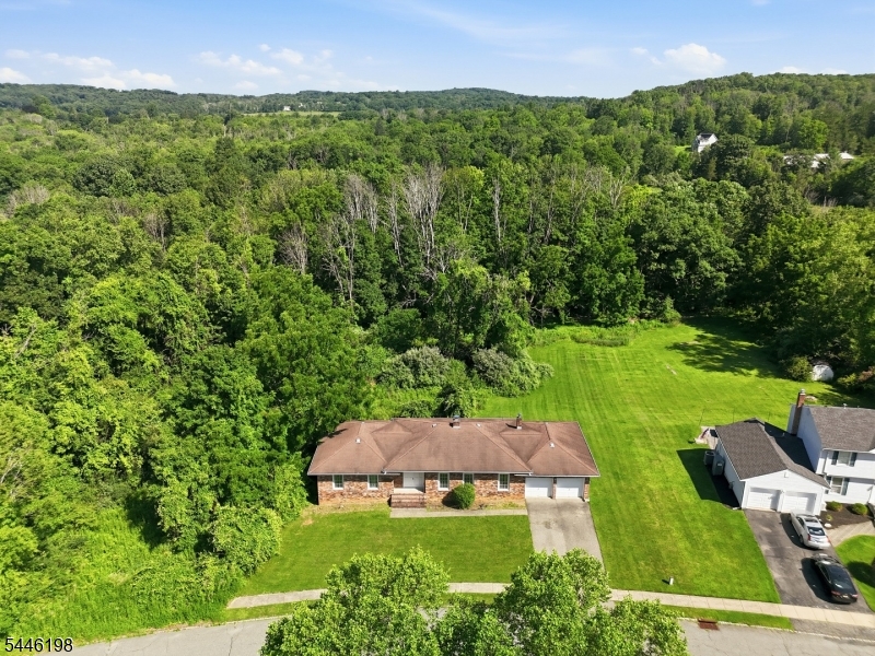 12 Aldersgate Cir Property Photo 4