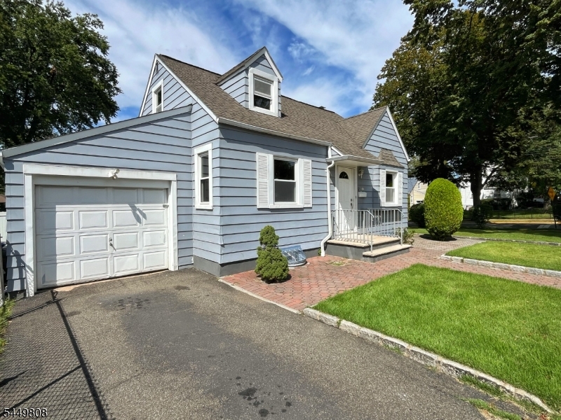 67 Rowland Ave Property Photo 1