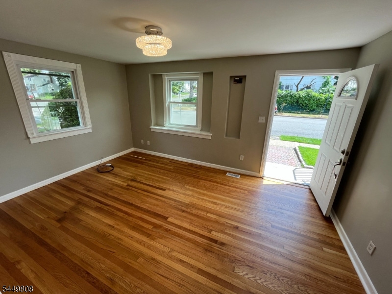 67 Rowland Ave Property Photo 7