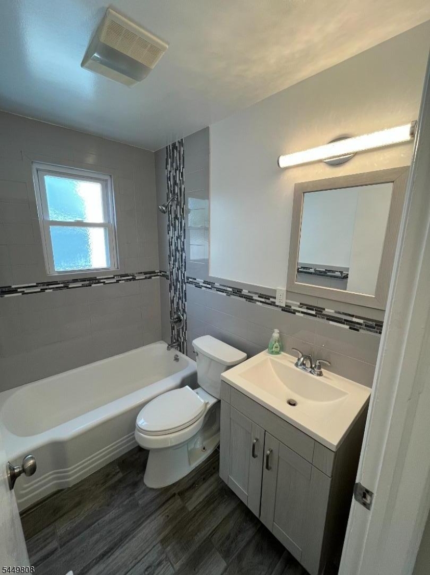 67 Rowland Ave Property Photo 11