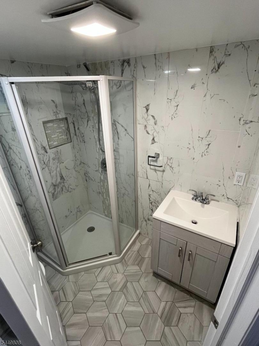 67 Rowland Ave Property Photo 20