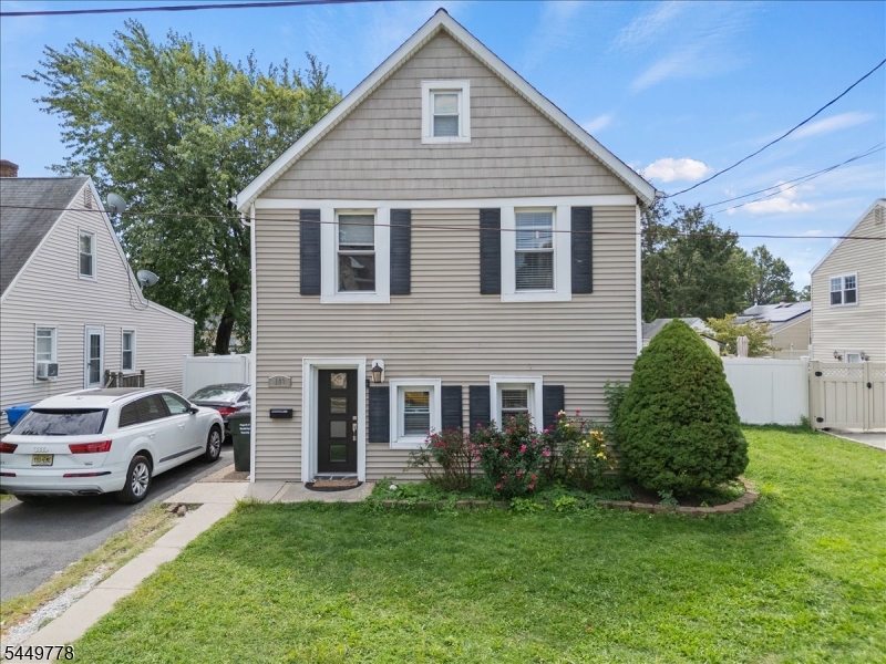 199 Grove Ave Property Photo 2