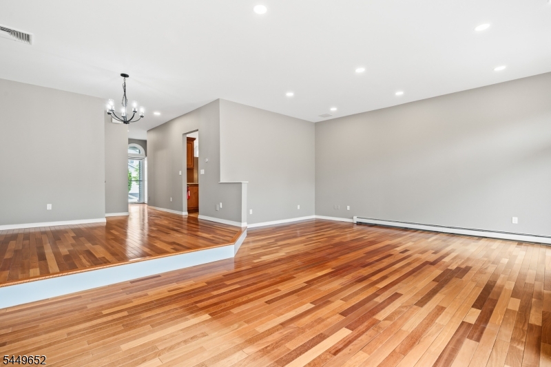 5 St Charles Ave Property Photo 14