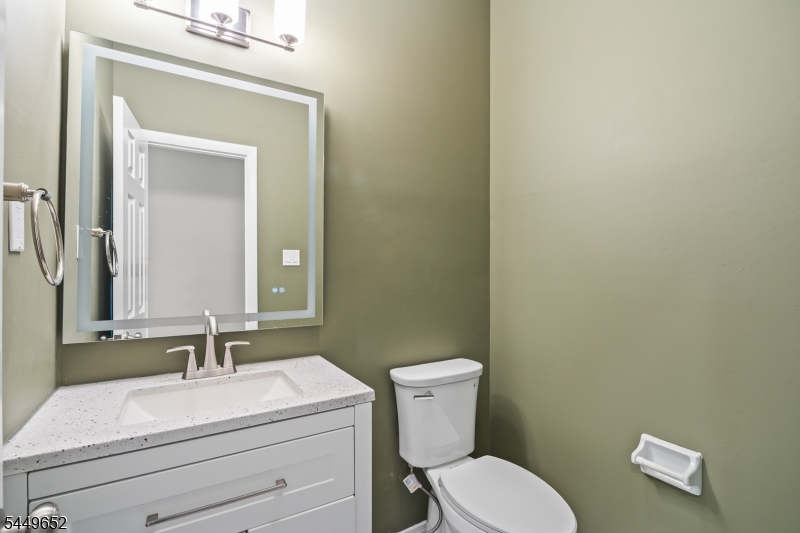 5 St Charles Ave Property Photo 16