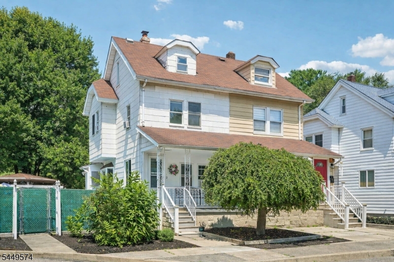 2 Howard St Property Photo 1