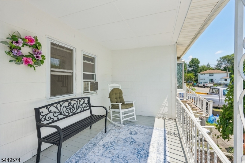2 Howard St Property Photo 3