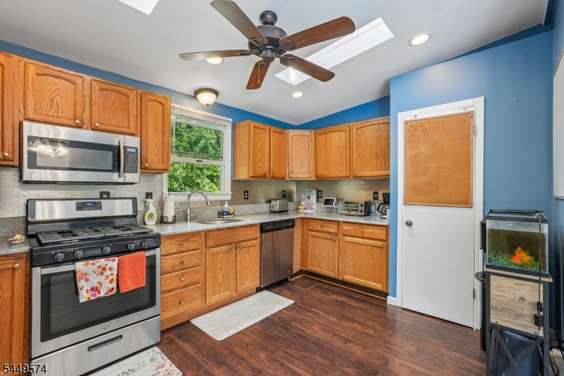 2 Howard St Property Photo 11