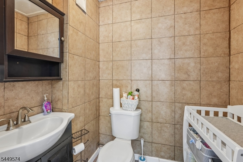 2 Howard St Property Photo 13