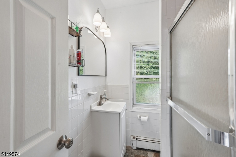 2 Howard St Property Photo 17