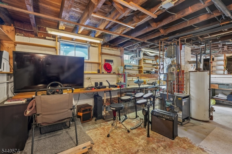2 Howard St Property Photo 20