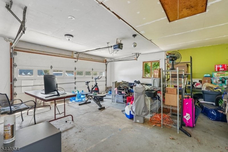2 Howard St Property Photo 21