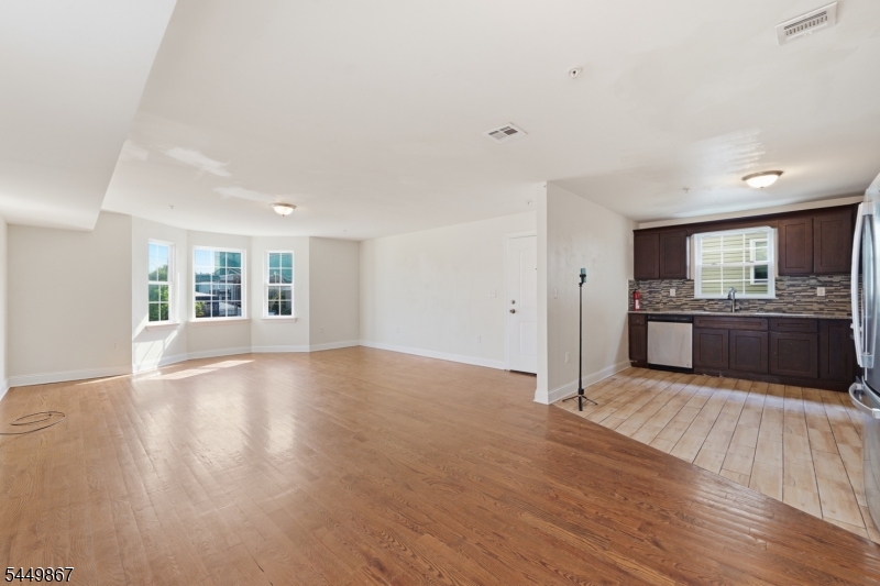 17 Stanton St Property Photo 4
