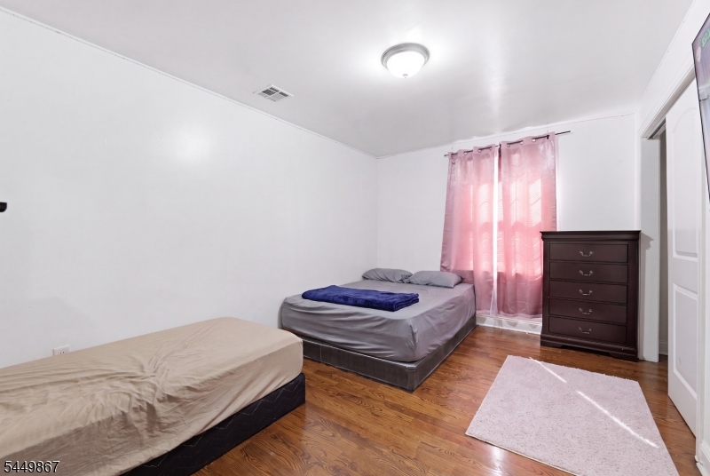 17 Stanton St Property Photo 18