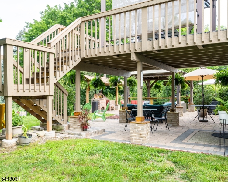 2 Washington Rd Property Photo 18