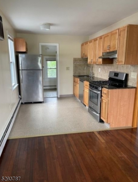842 South Ave Property Photo 3