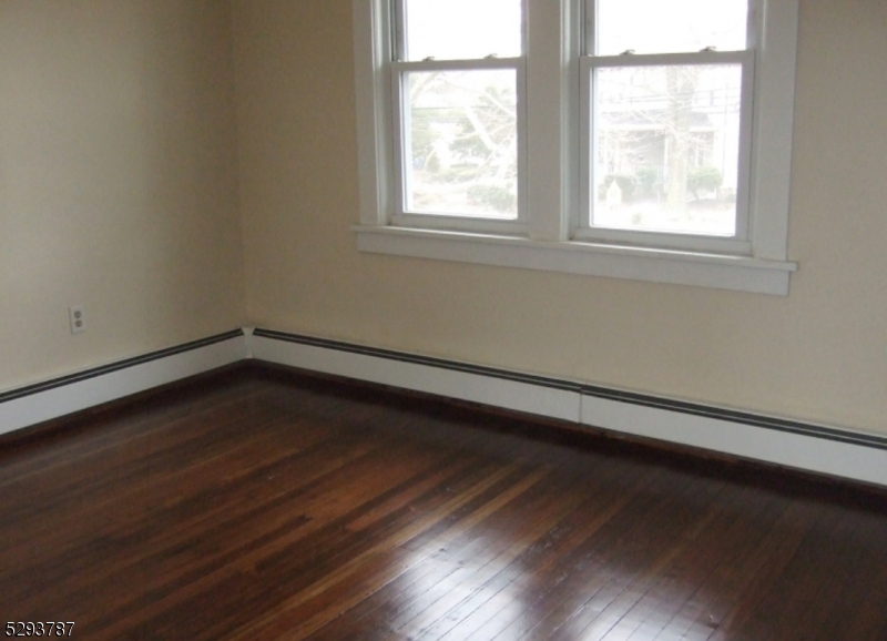 842 South Ave Property Photo 4
