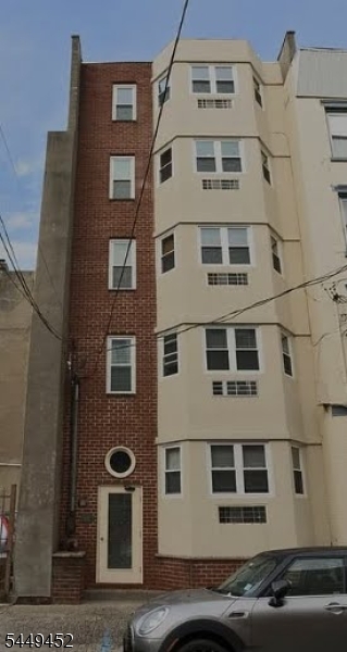 210 2nd St 2 Property Photo 1