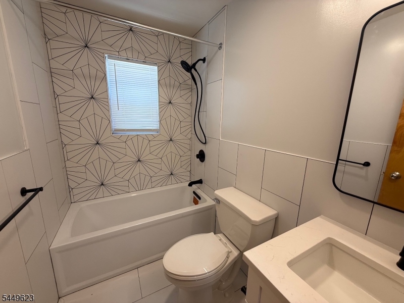 8 Elm St Property Photo 4