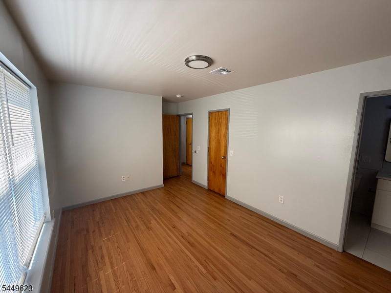 8 Elm St Property Photo 6