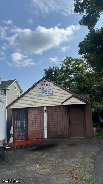 Jefferson Avenue Property Photo 2