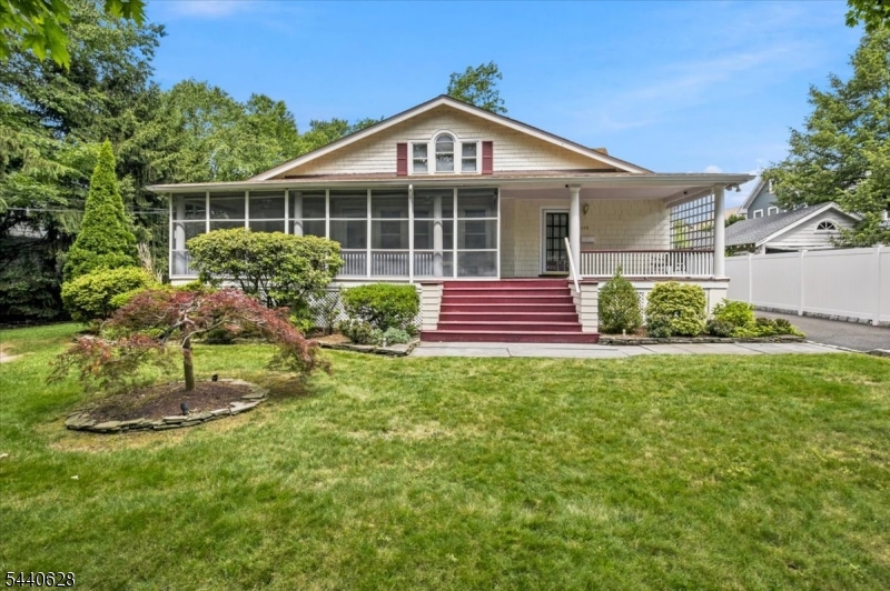 559 Parkview Ave Property Photo 1