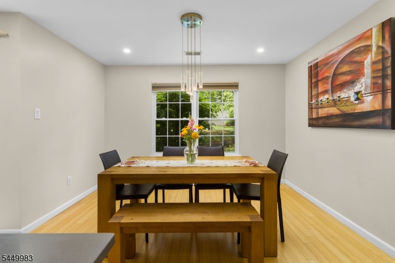 40 Roxbury Ct G Property Photo 7