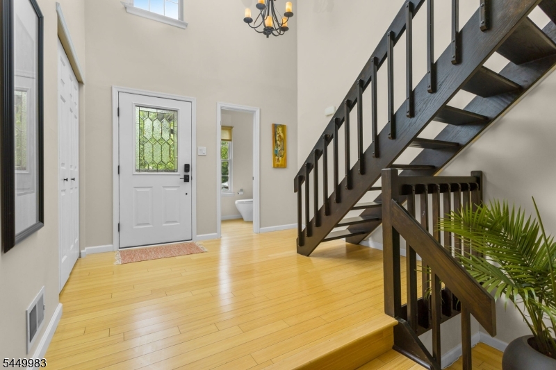 40 Roxbury Ct G Property Photo 14