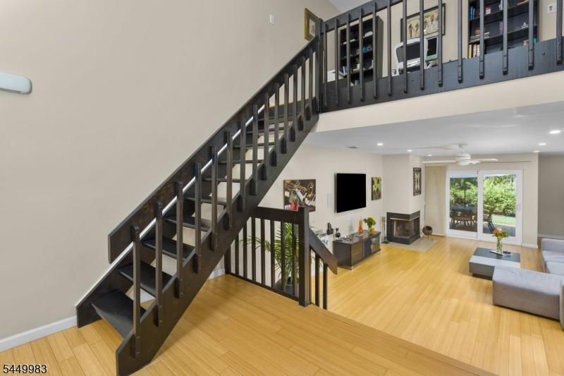 40 Roxbury Ct G Property Photo 15