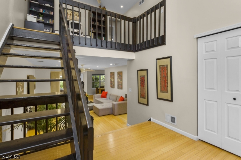 40 Roxbury Ct G Property Photo 16