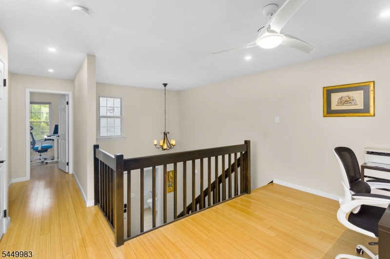 40 Roxbury Ct G Property Photo 18