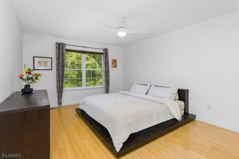 40 Roxbury Ct G Property Photo 21