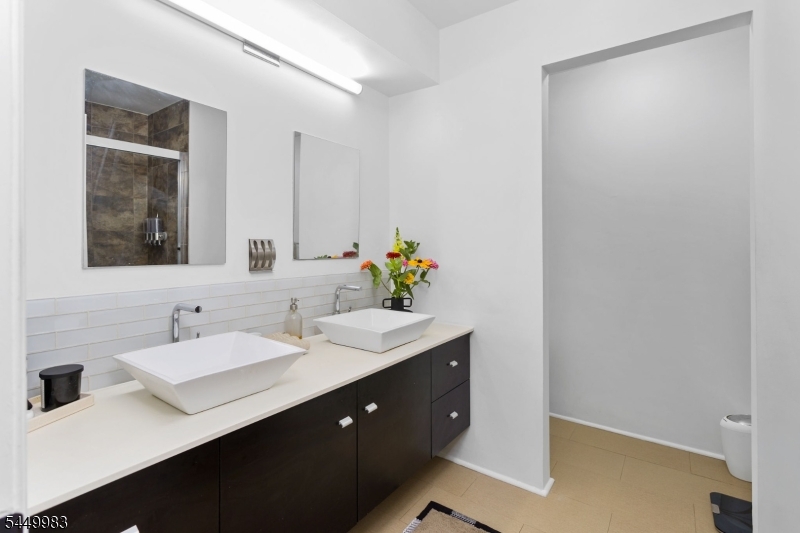 40 Roxbury Ct G Property Photo 22