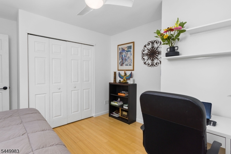 40 Roxbury Ct G Property Photo 24