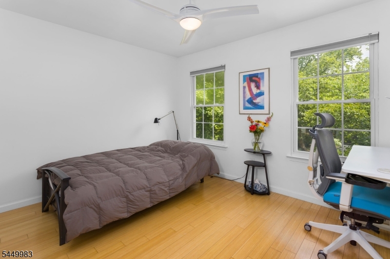 40 Roxbury Ct G Property Photo 26