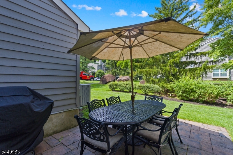 40 Roxbury Ct G Property Photo 28