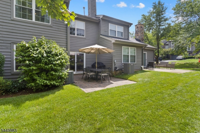 40 Roxbury Ct G Property Photo 29