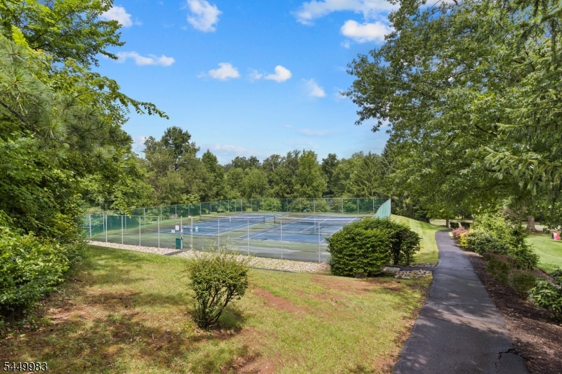 40 Roxbury Ct G Property Photo 31