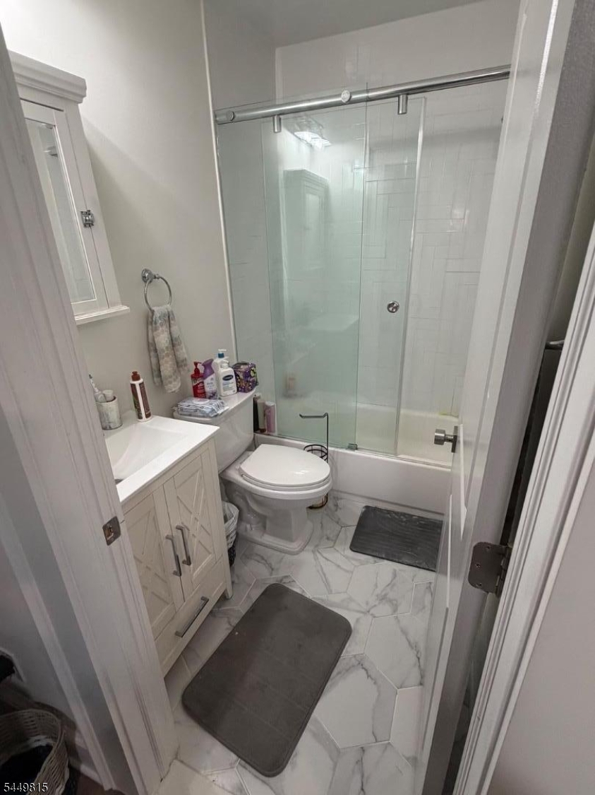47 Lawrence Ave B Property Photo 8