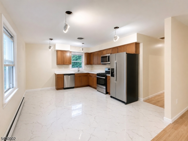 28 Carr St 2 Property Photo 6