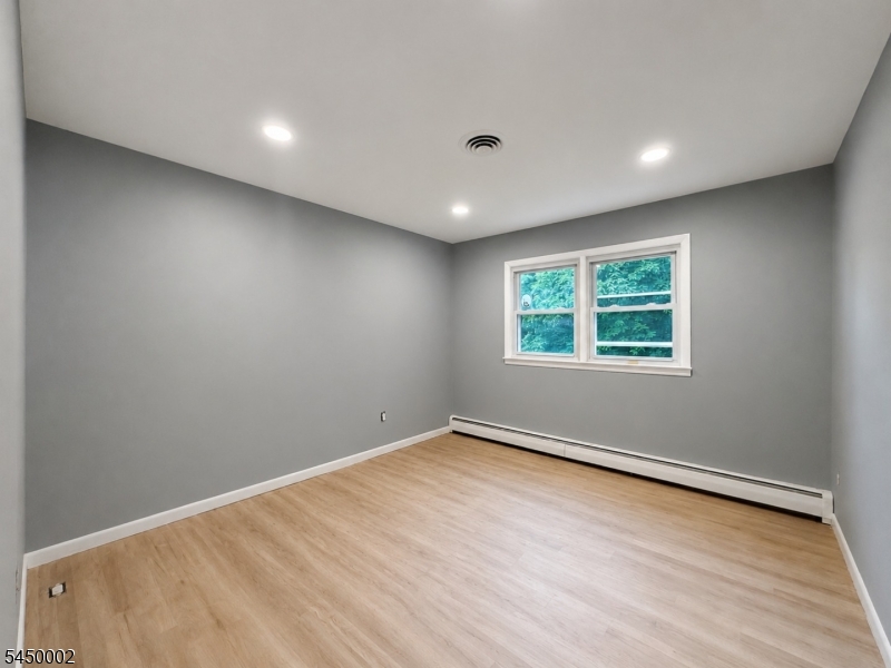 28 Carr St 2 Property Photo 10