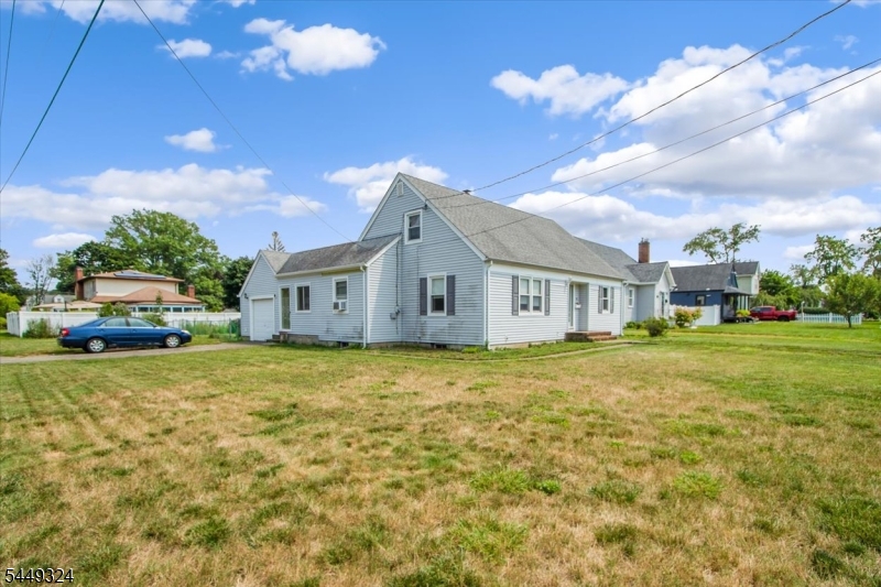 42 2nd St Property Photo 1