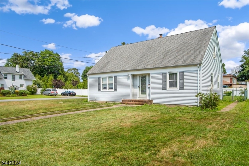 42 2nd St Property Photo 3