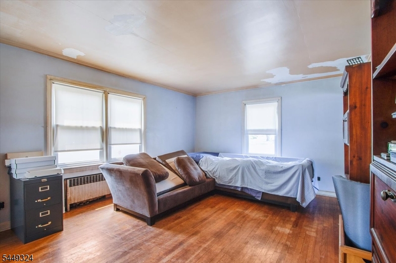 42 2nd St Property Photo 6
