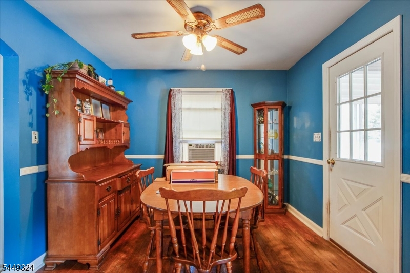 42 2nd St Property Photo 7