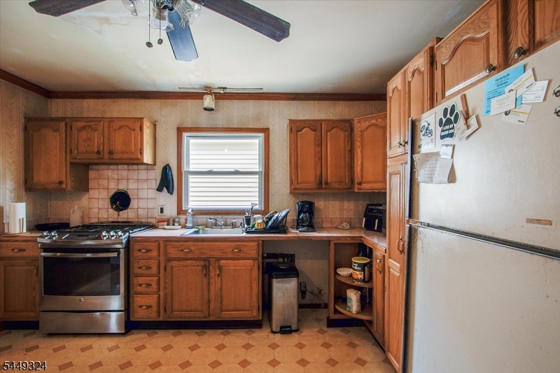 42 2nd St Property Photo 10