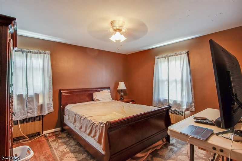 42 2nd St Property Photo 11