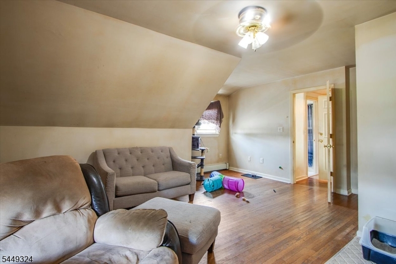 42 2nd St Property Photo 13