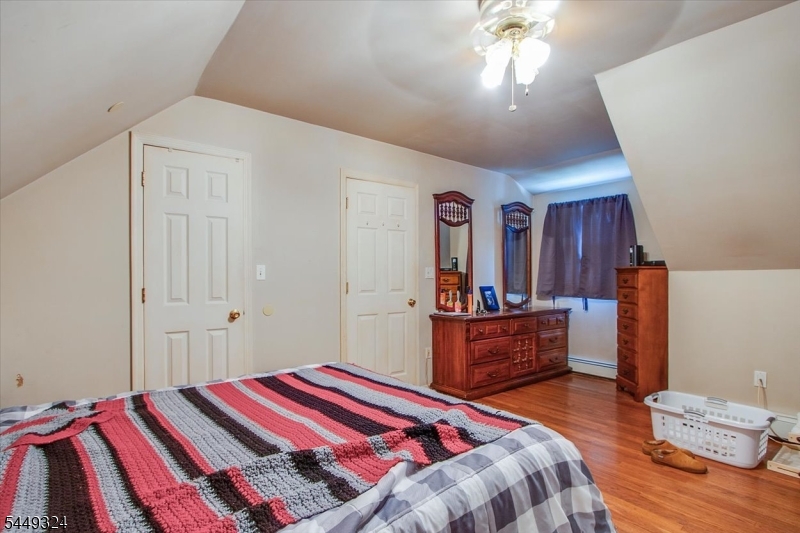 42 2nd St Property Photo 15
